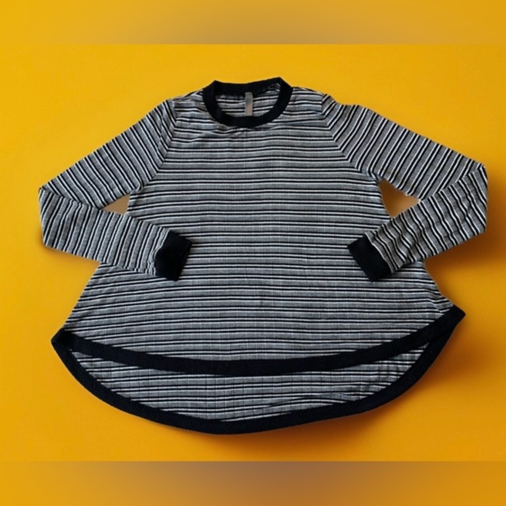 Jesse & J LongSleeve Flared Shirt B&W (Large)